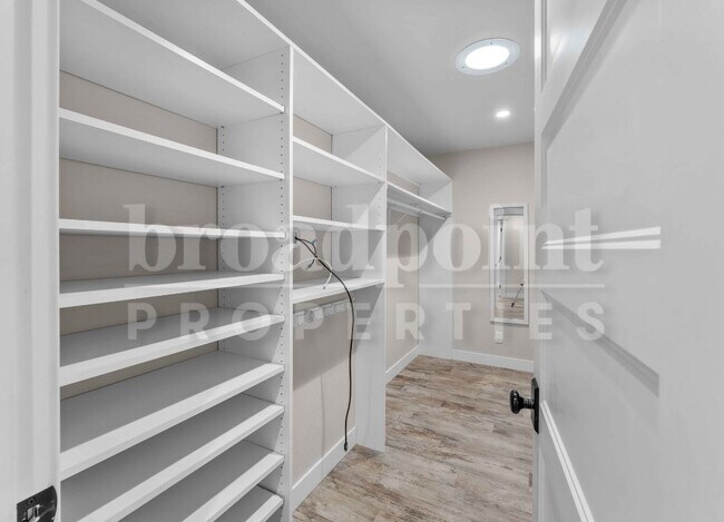 Building Photo - 2113 Sleepy Hollow Rd