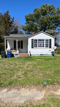 Building Photo - 2228 Briarfield Rd