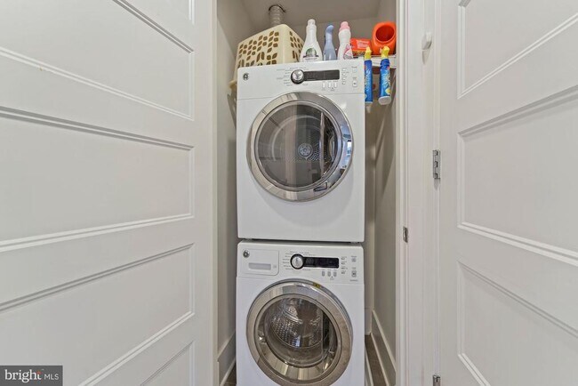 Building Photo - 783 Morton St NW