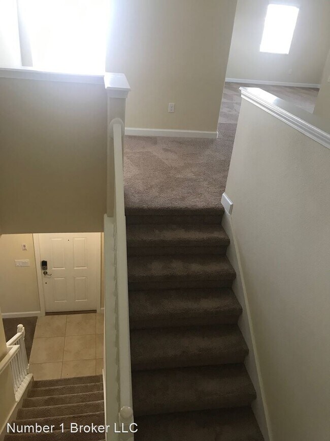 Building Photo - 5 br, 3.5 bath House - 15072 Evergreen Oak...