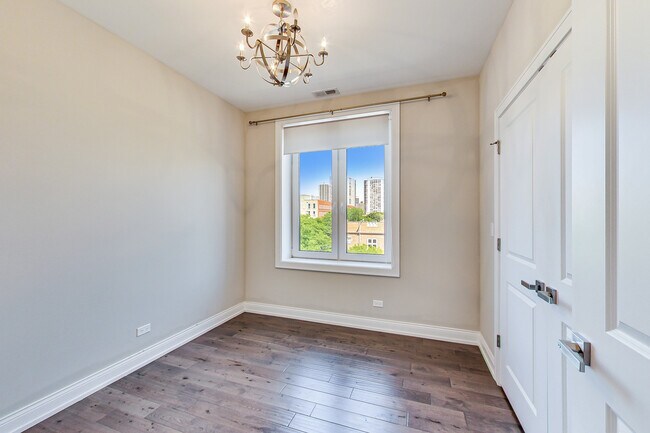 Building Photo - 317 W Evergreen Ave