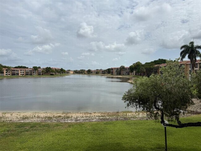 Building Photo - 6215 Coral Lake Dr