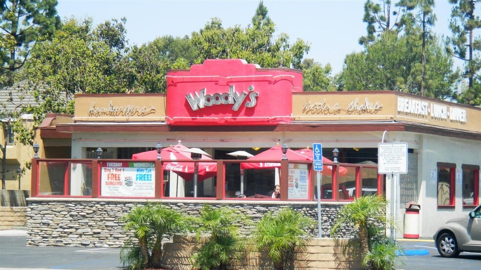 Building Photo - 17092 Emerald Ln