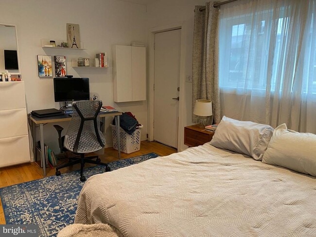 Building Photo - 1221 S Warnock St