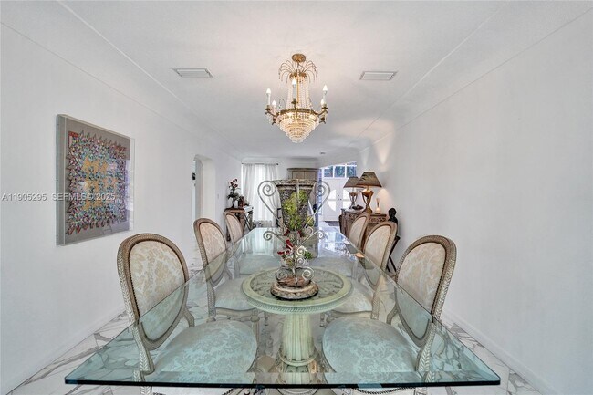 Building Photo - 2889 NE 35th St