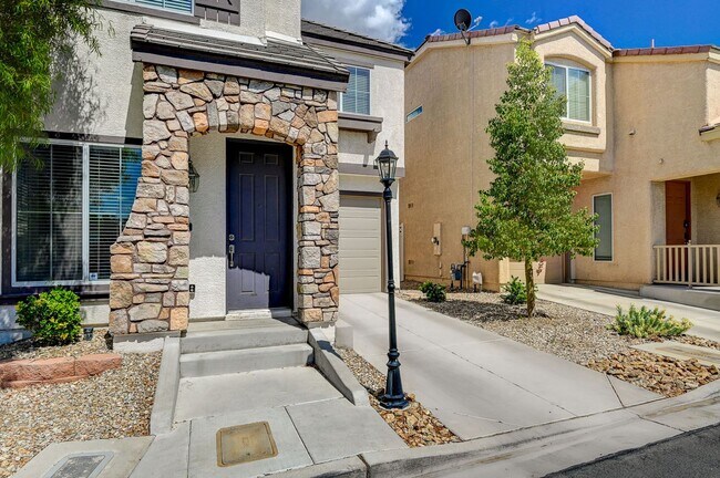 Building Photo - Beautiful Home in Lamplight Gardens at Silverado gated community