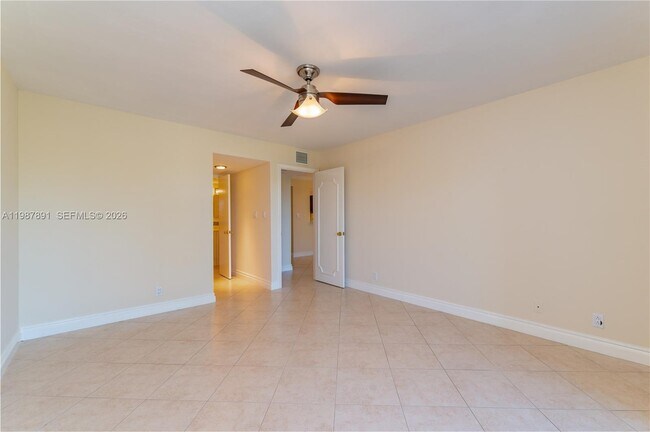 Building Photo - 545 SE 12th St