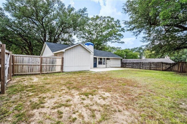 Building Photo - 1850 Summer Pl Dr W