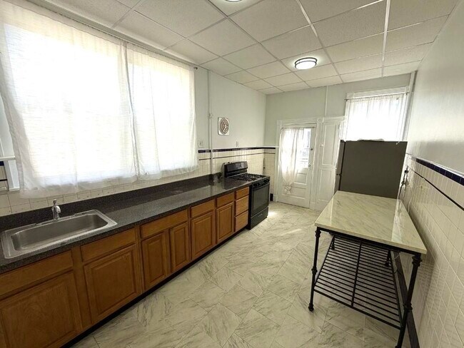 Building Photo - 927 18th St