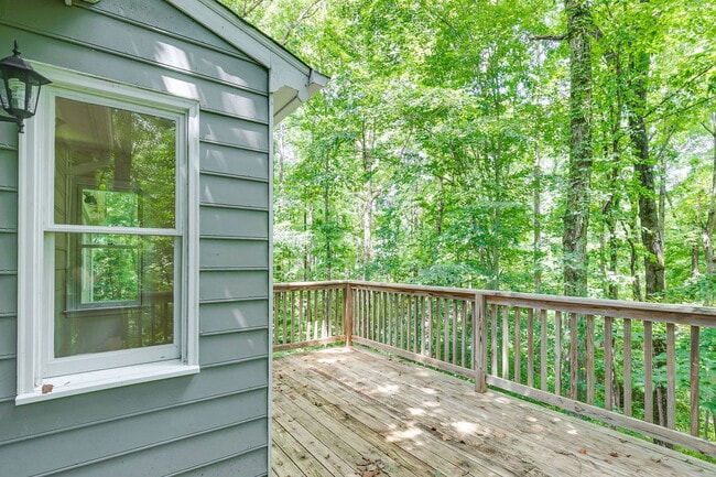 Building Photo - 2290 Greenfield Dr