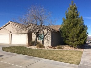 Building Photo - Townhome in Grand Legacy