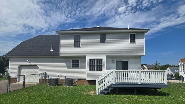 Building Photo - 4 bedroom in Prince George!!