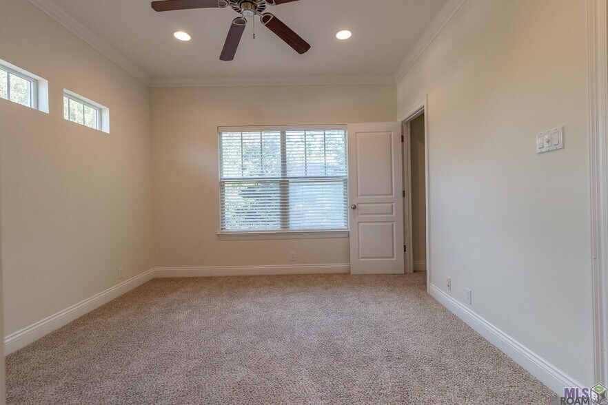 Building Photo - 8000 Stonelake Ave