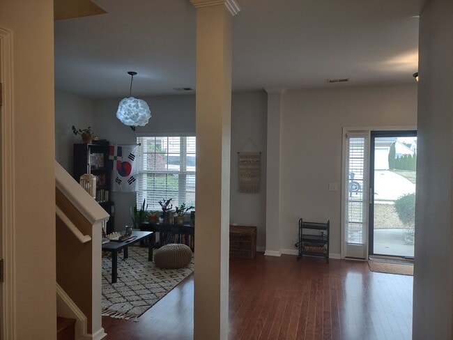 Building Photo - Outstanding FIVE Bedroom Home in Northeast Columbia!