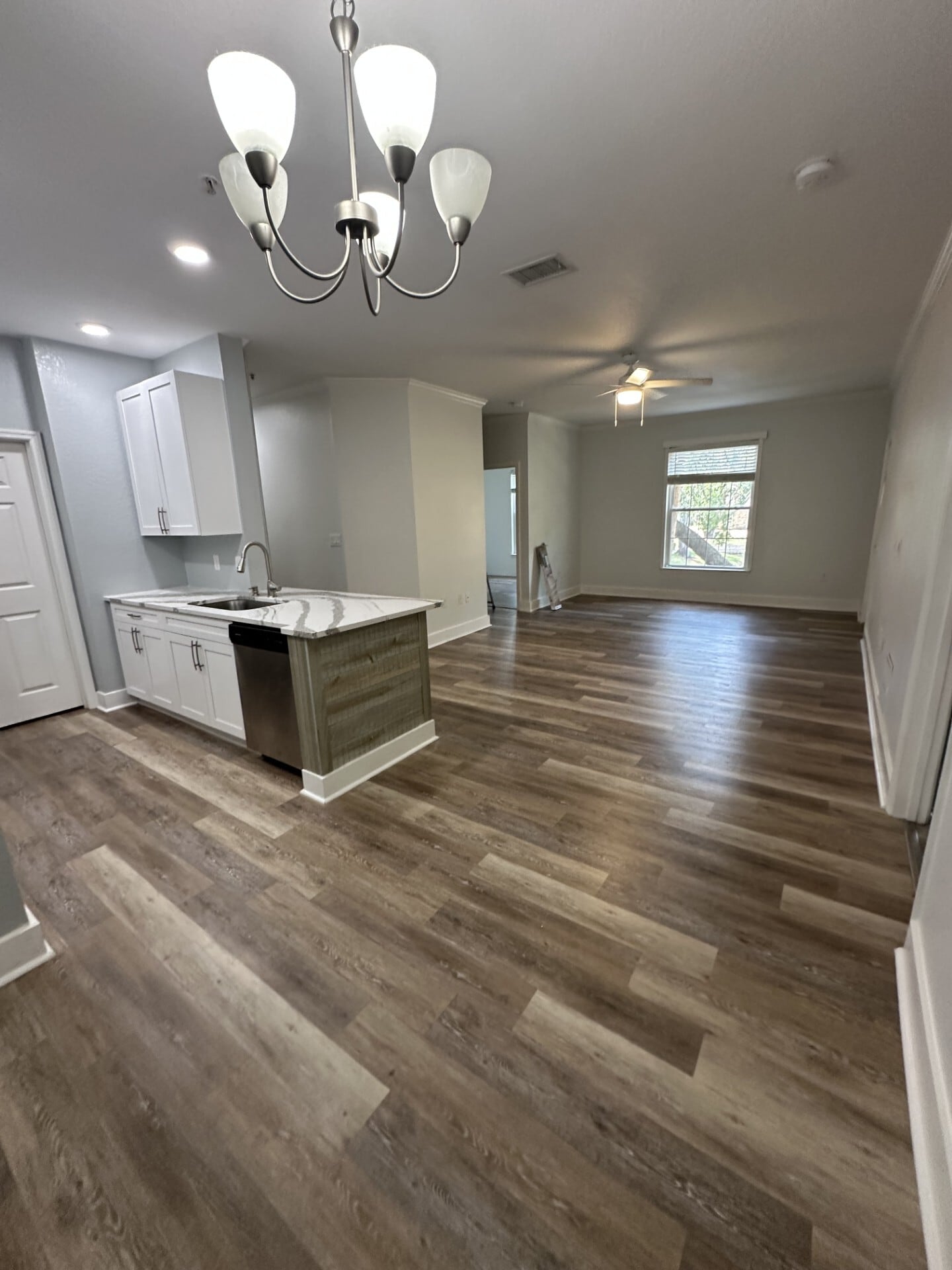 Building Photo - 10123 Courtney Palms Blvd