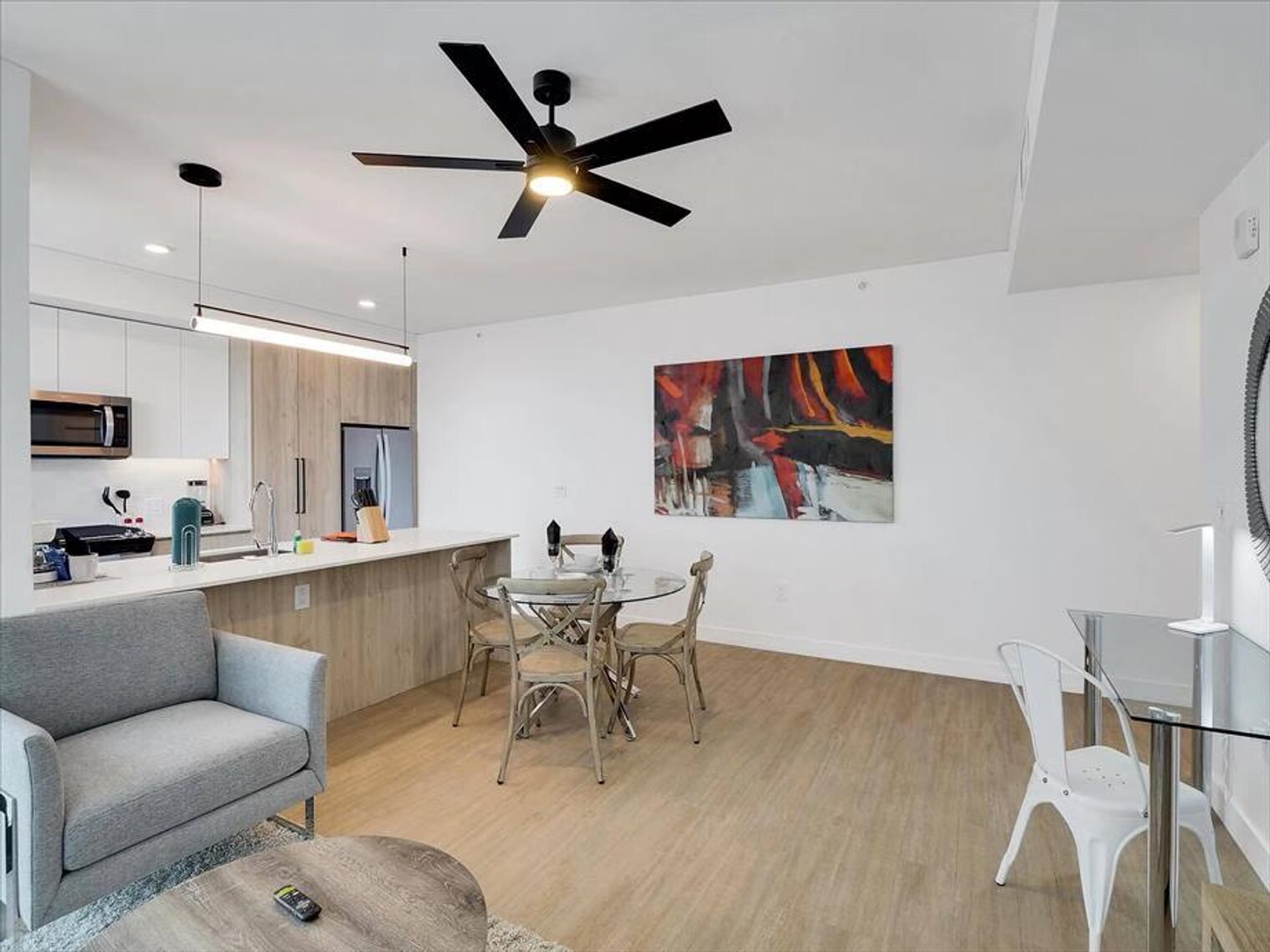 Building Photo - 817 N 6th St