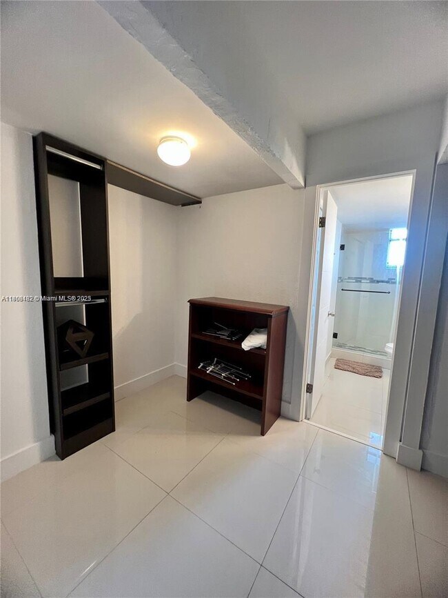 Building Photo - 2903 N Miami Beach Blvd