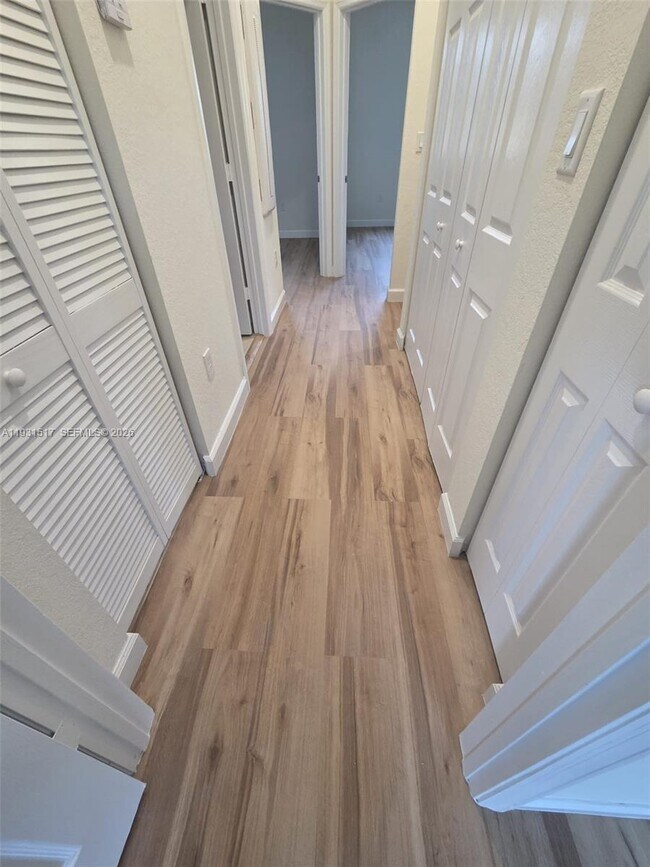 Building Photo - 105 SE 33rd Terrace