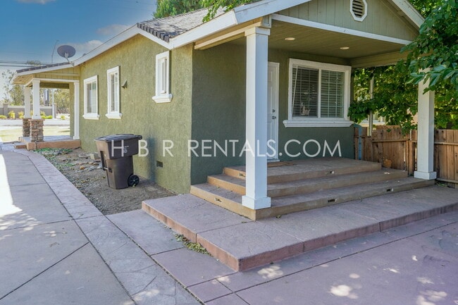 Building Photo - Charming 3-Bedroom Haven with 2 Full Baths...