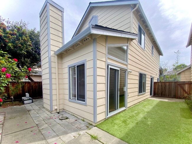 Building Photo - Modern 3BR Home in Nantucket Cove with Dual Suites & Prime Commuter Access