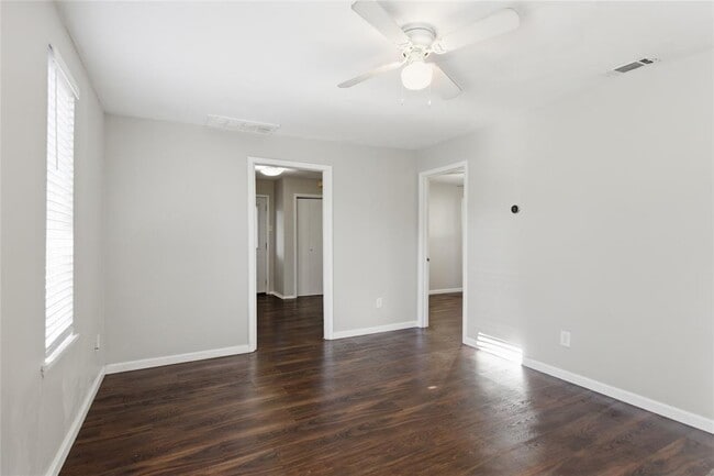 Building Photo - 2308 E 10th St