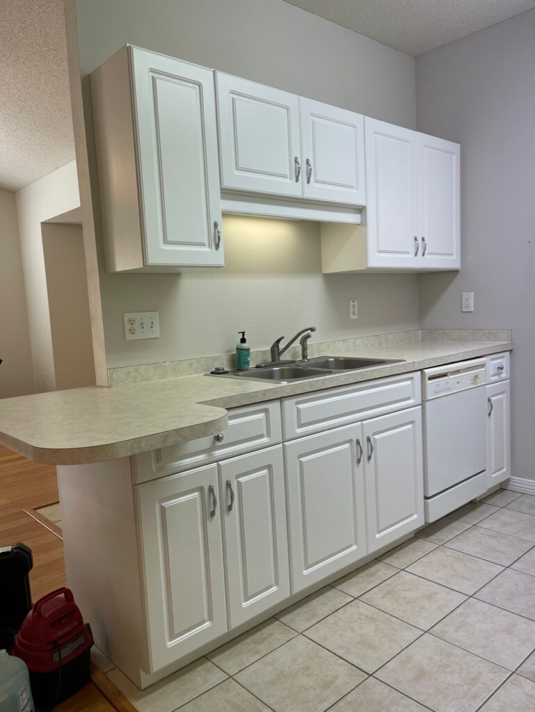 Building Photo - 1501 Partin Dr N