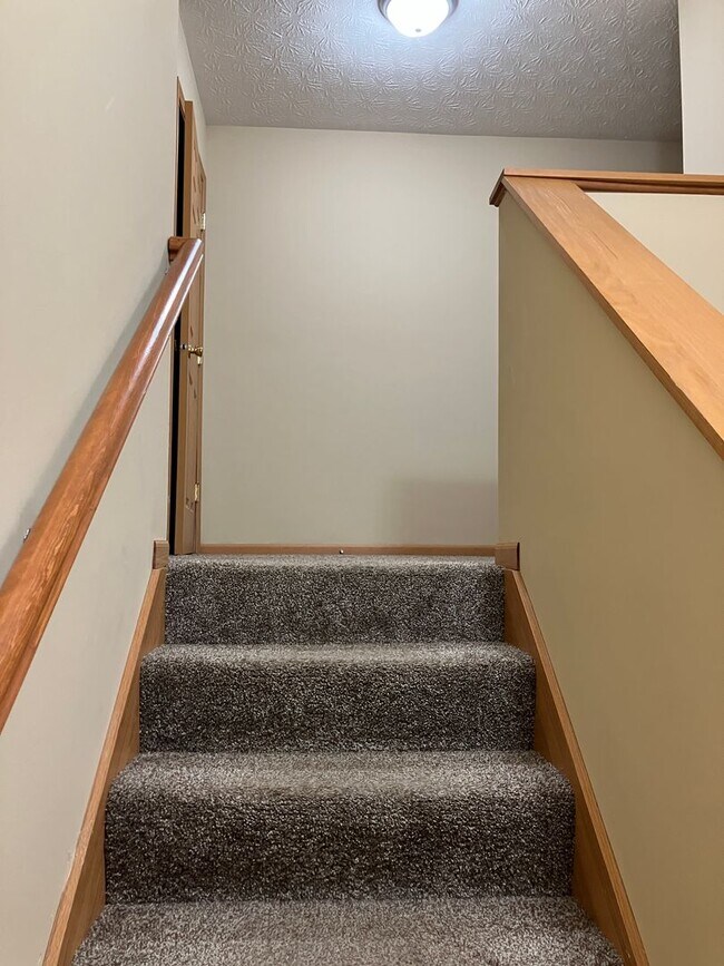 Building Photo - Spacious Two-Story Townhome with Attached Garage!