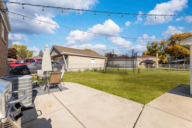 Building Photo - 4856 Wick Dr