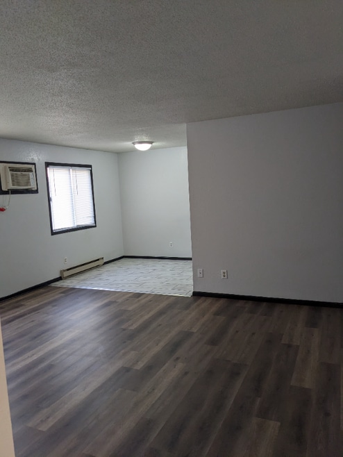 Building Photo - 300 Hopp Ave