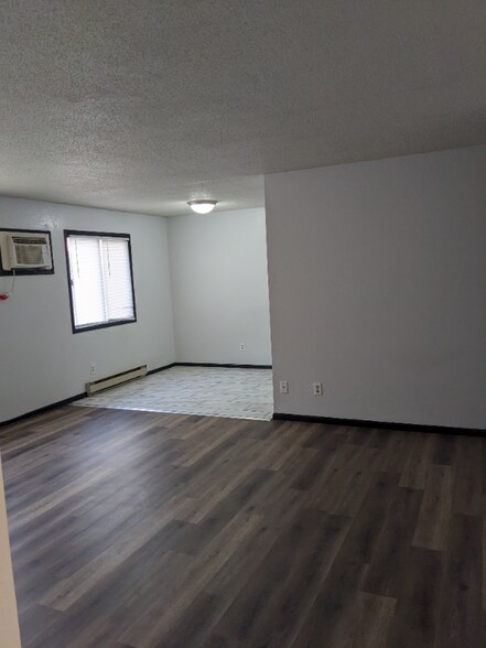 Primary Photo - 300 Hopp Ave