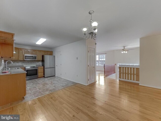 Building Photo - 21133 Woodmere Dr