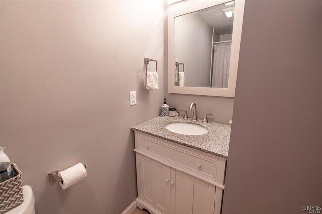 Building Photo - 9 Tree Line Dr