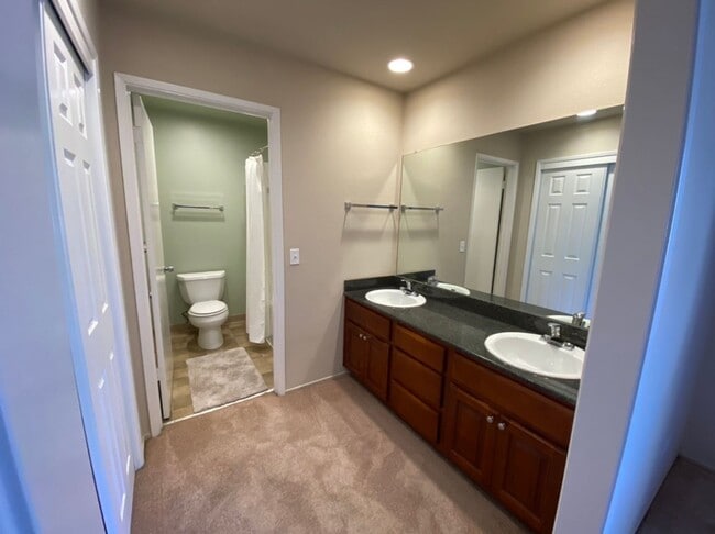 Building Photo - Two bedroom condo in Gated Community with ...