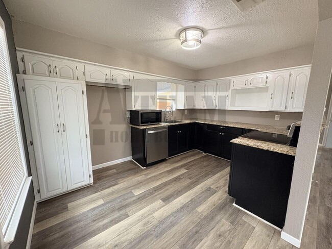 Building Photo - Beautifully updated 1-bedroom, 1-bathroom home!