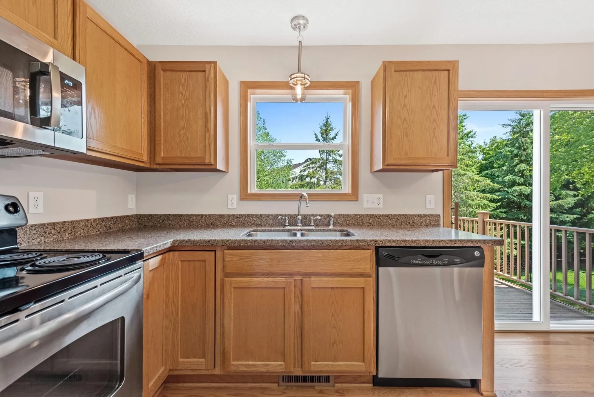 Kitchen - 9264 Peony Ln N