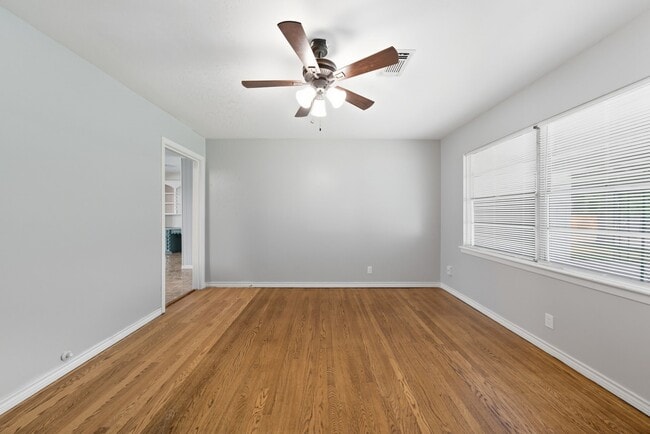 Building Photo - 2527 Roy Cir