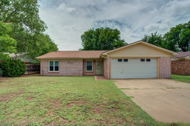 Building Photo - South Lubbock 4 bedroom 2 bath home