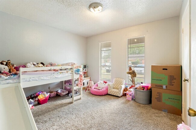 Building Photo - 309 Blake Dr