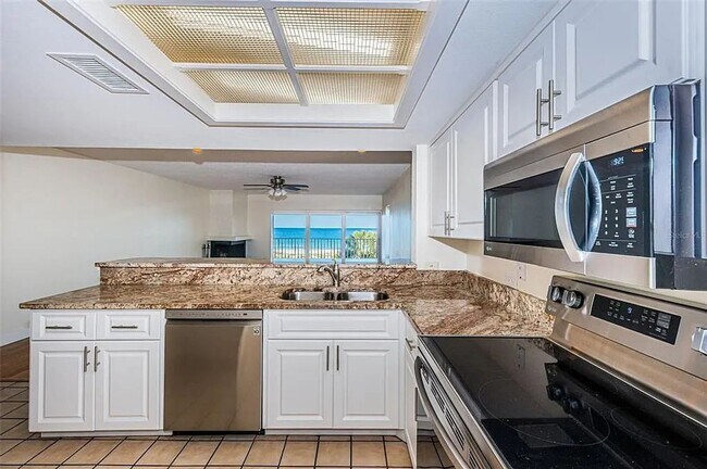 Building Photo - Beachfront Paradise in Indian Shores – Stunning Gulf & Intracoastal Views! 3bed|2bath
