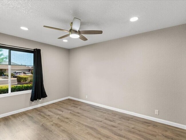 Building Photo - 708 Meadow Way