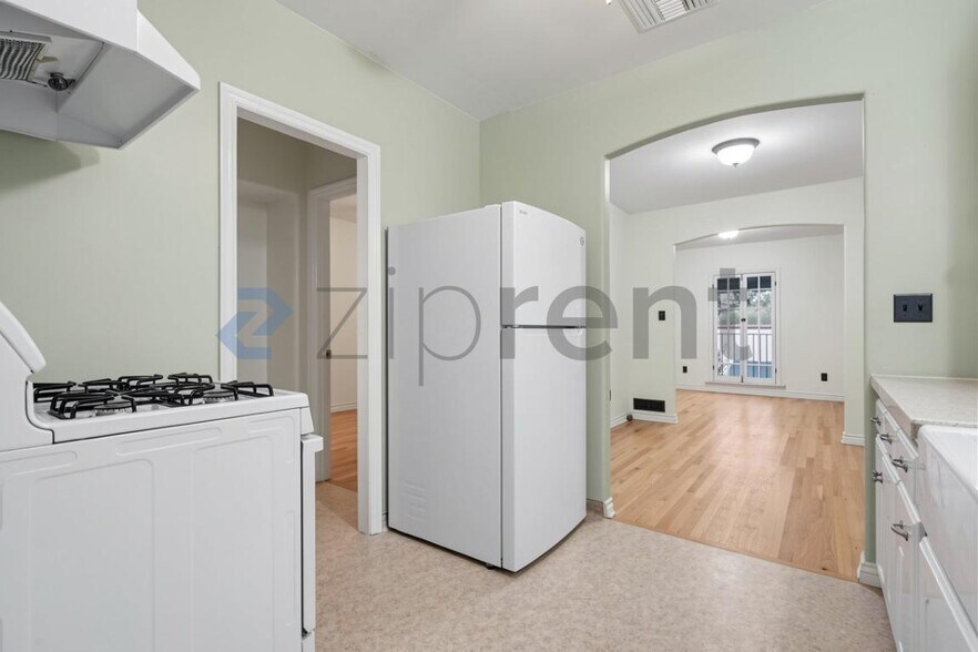Building Photo - Unit