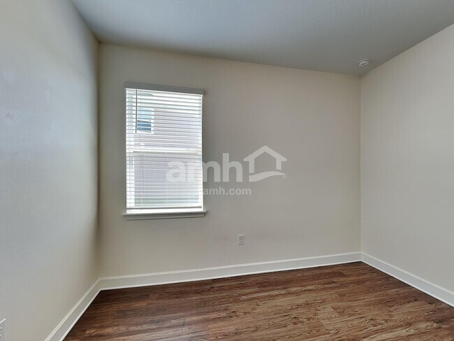 Building Photo - 327 Pine Terrace Dr