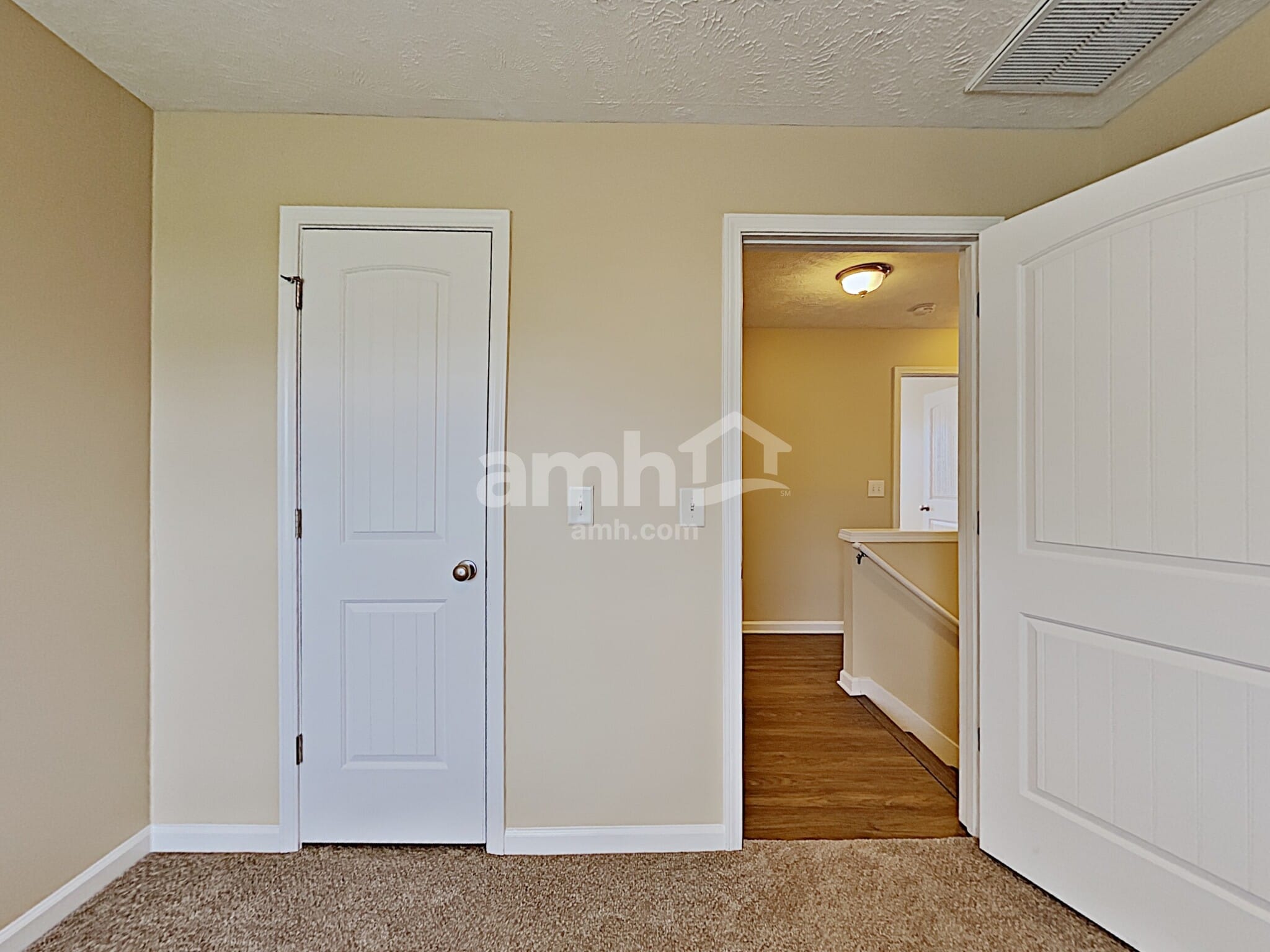 Building Photo - 105 Tulip Grove Pt