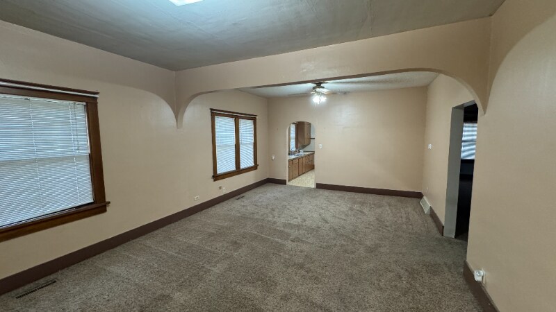 Building Photo - 406 S Chicago Ave