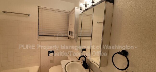 Building Photo - 920 S 68th St