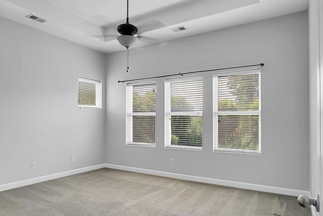 Building Photo - 345 Fox Ridge Ln