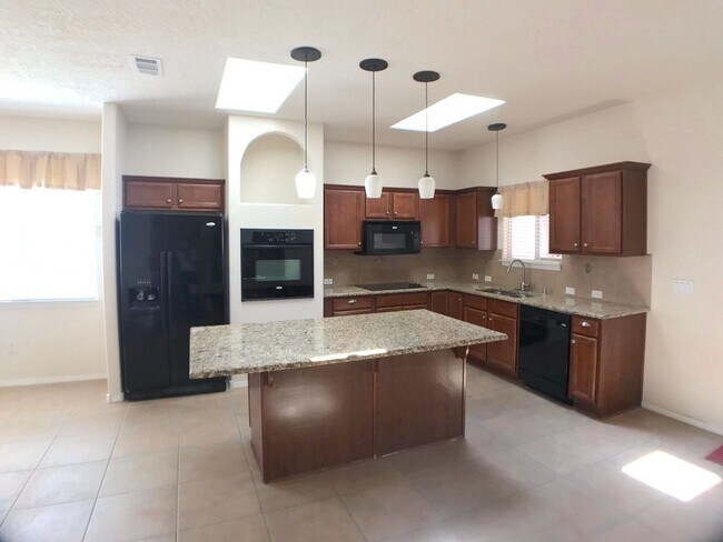Building Photo - Spacious 2 bedroom home in gated 55+ Community w/ community pool in Bernalillo/Rio Rancho. Close ...