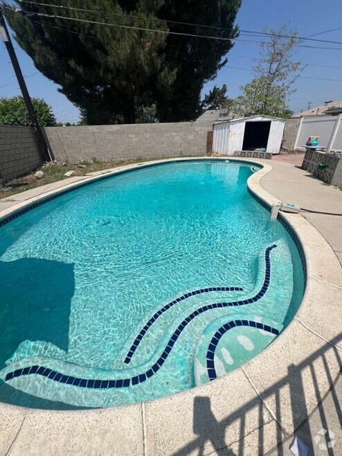 Building Photo - 4546 La Rica Ave