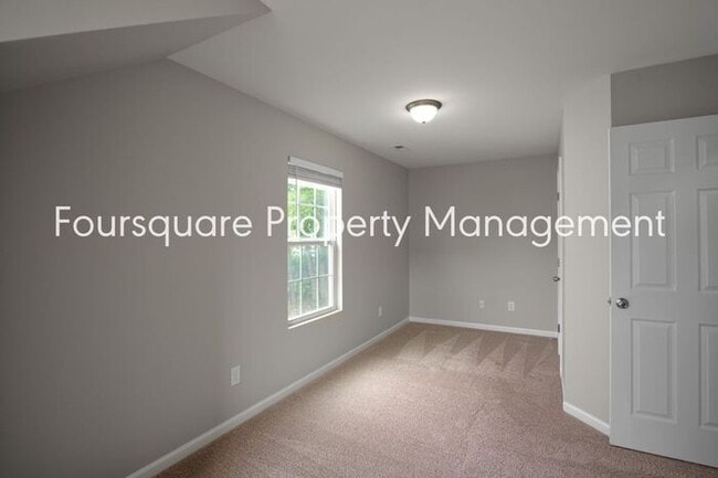 Building Photo - 4-Bed Single Family Home with Open Layout,...