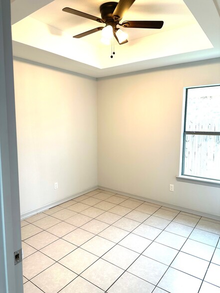 Building Photo - 328 Clemente Ave